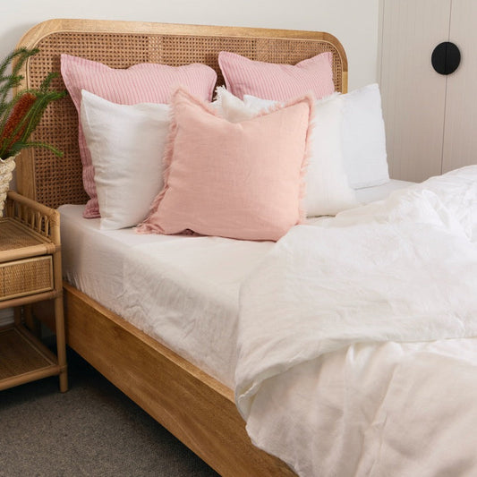 Linen vs Cotton vs Bamboo: Which Bed Sheets Are Right for You?